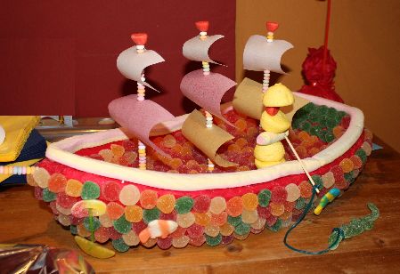 gâteau de bonbons en bateau